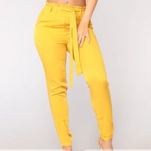 New Classic tie waits pants